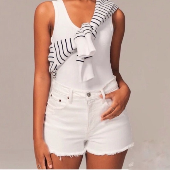 NWT - Abercrombie & Fitch White high rise the mom Short size 27 - Picture 6 of 7